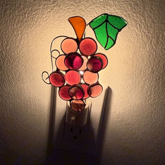 Stained Glass Grape Nightlight By Ganz With Green Leaf & Plug-In Base - Picture 6 of 8